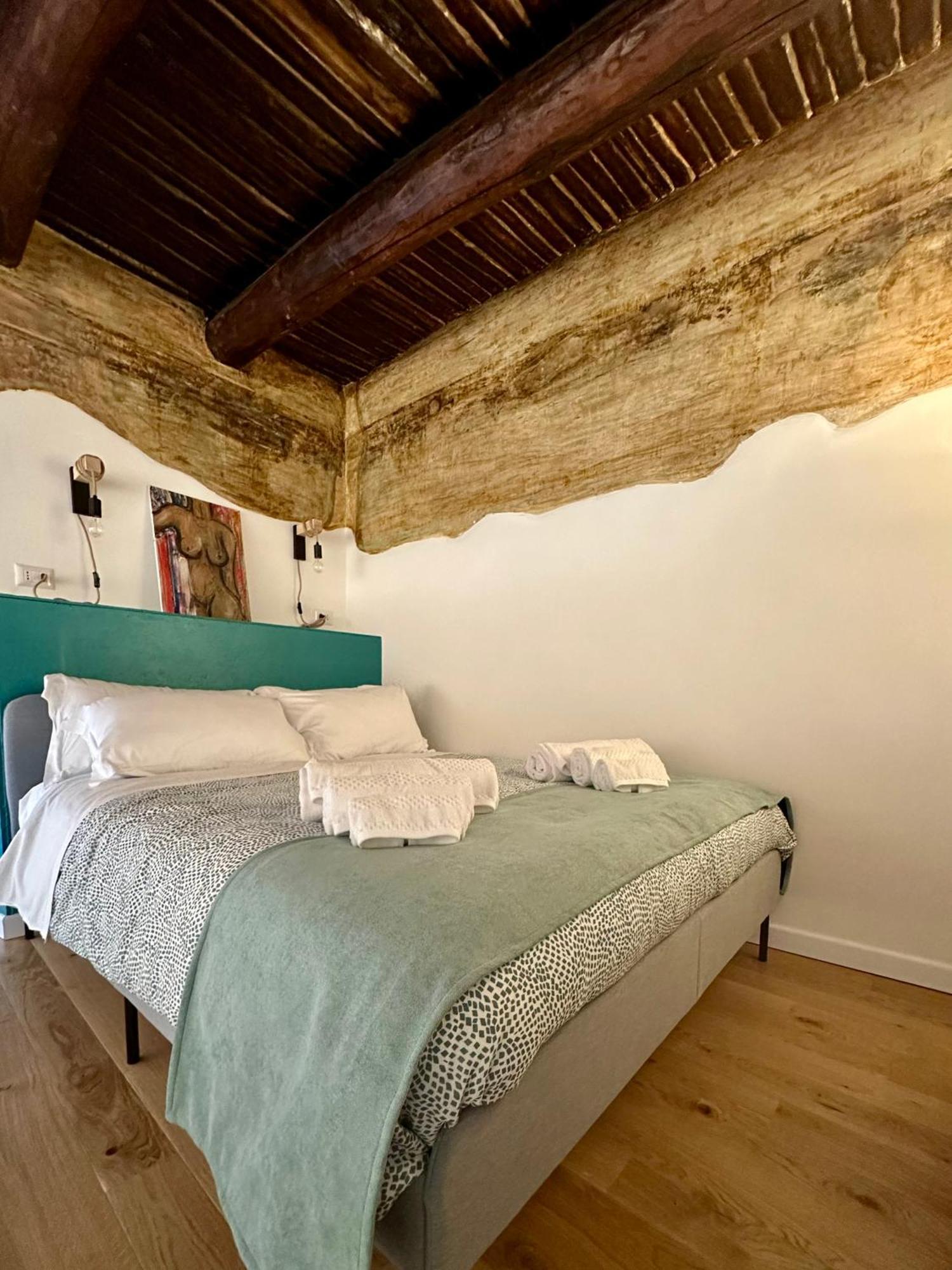 Santa Maria Maggiore Suite Наполи Екстериор снимка